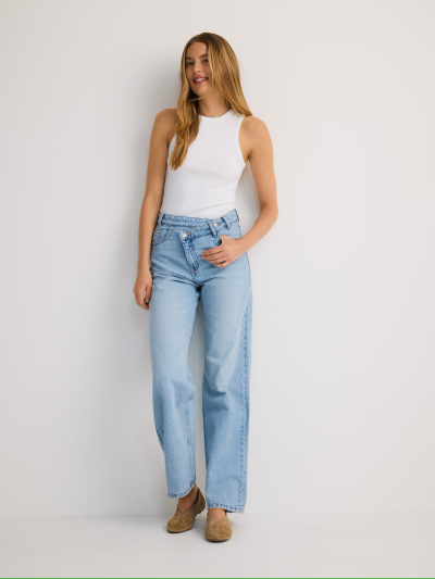 Jeansy_wide_leg_z_asymetrycznym_zapieciem